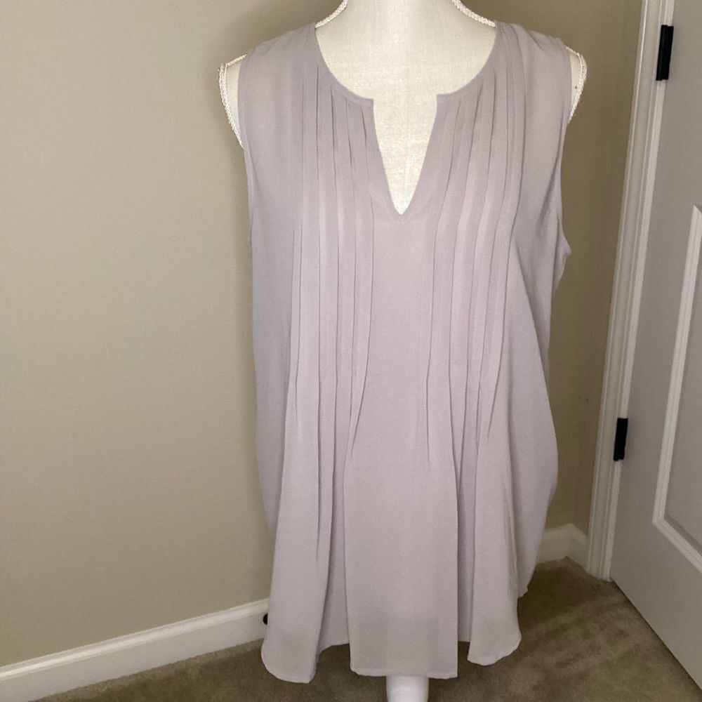 Ladies Soft Surroundings Sheer Pleated sleeveless‎ tank top light gray medium